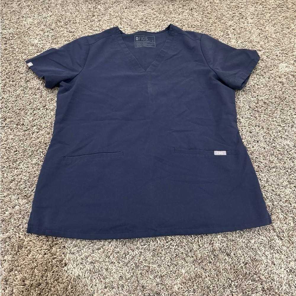 Figs Casma Three Pocket Scrub Top Size Medium in Quiet Navy